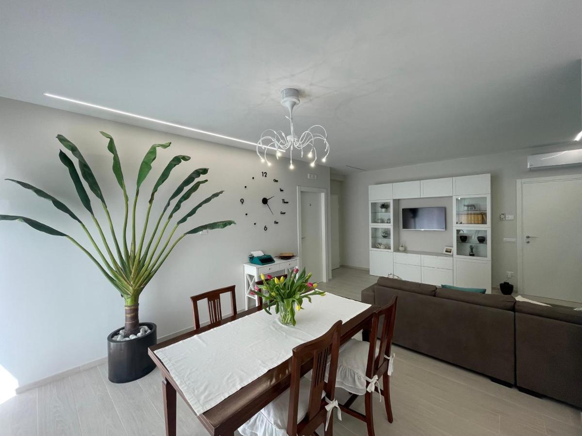 Otium Rooms / Camere E Appartamenti Morrovalle ภายนอก รูปภาพ