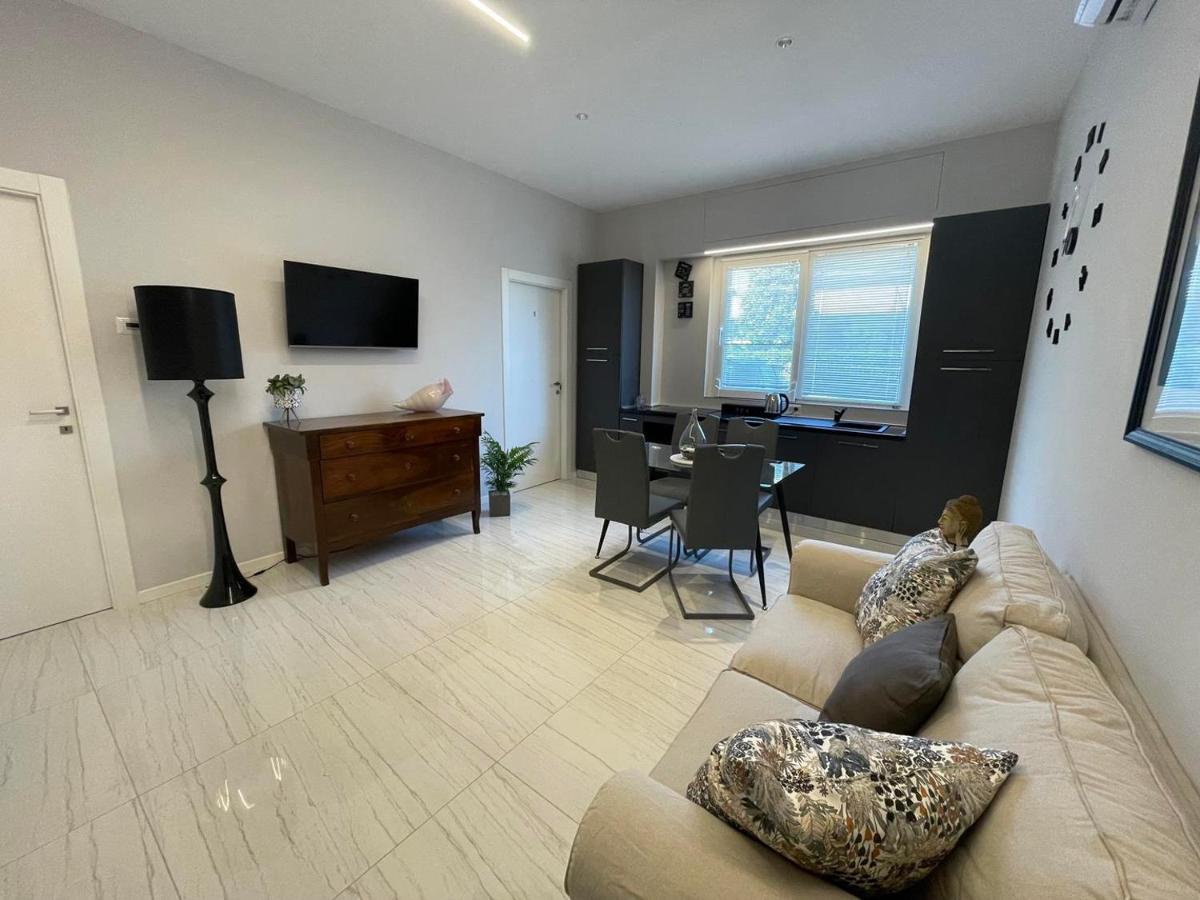 Otium Rooms / Camere E Appartamenti Morrovalle ภายนอก รูปภาพ