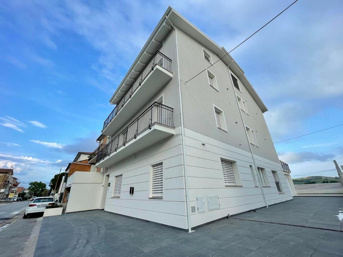 Otium Rooms / Camere E Appartamenti Morrovalle ภายนอก รูปภาพ