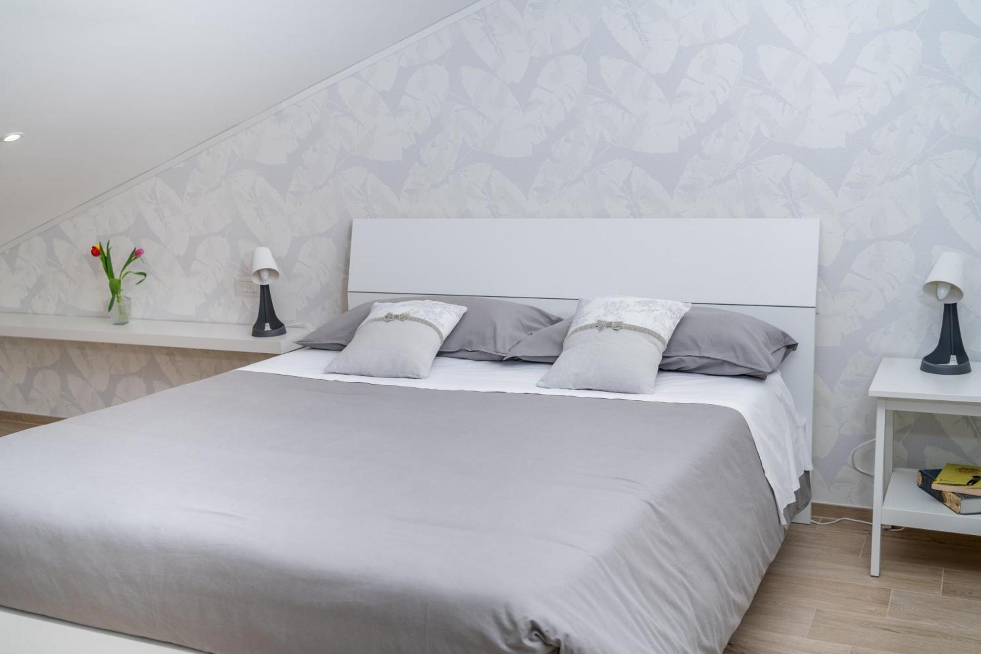 Otium Rooms / Camere E Appartamenti Morrovalle ภายนอก รูปภาพ